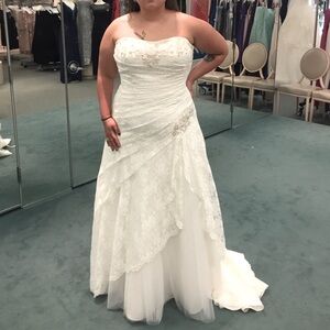 David’s bridal ivory lace wedding gown